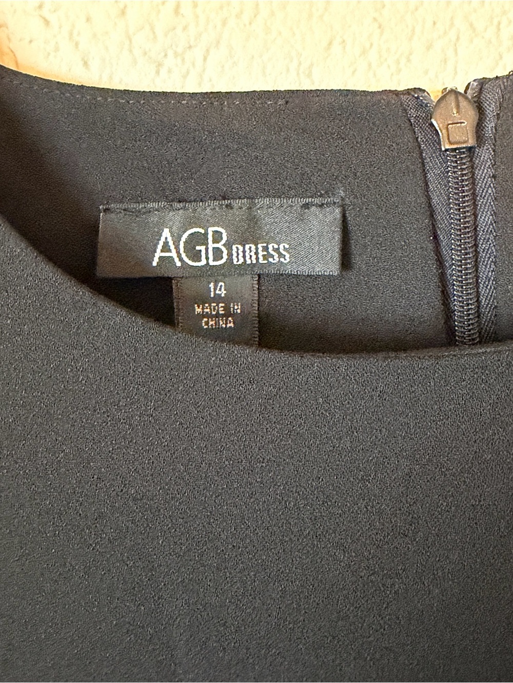 AGB Black Round-Neck Sheath Dress